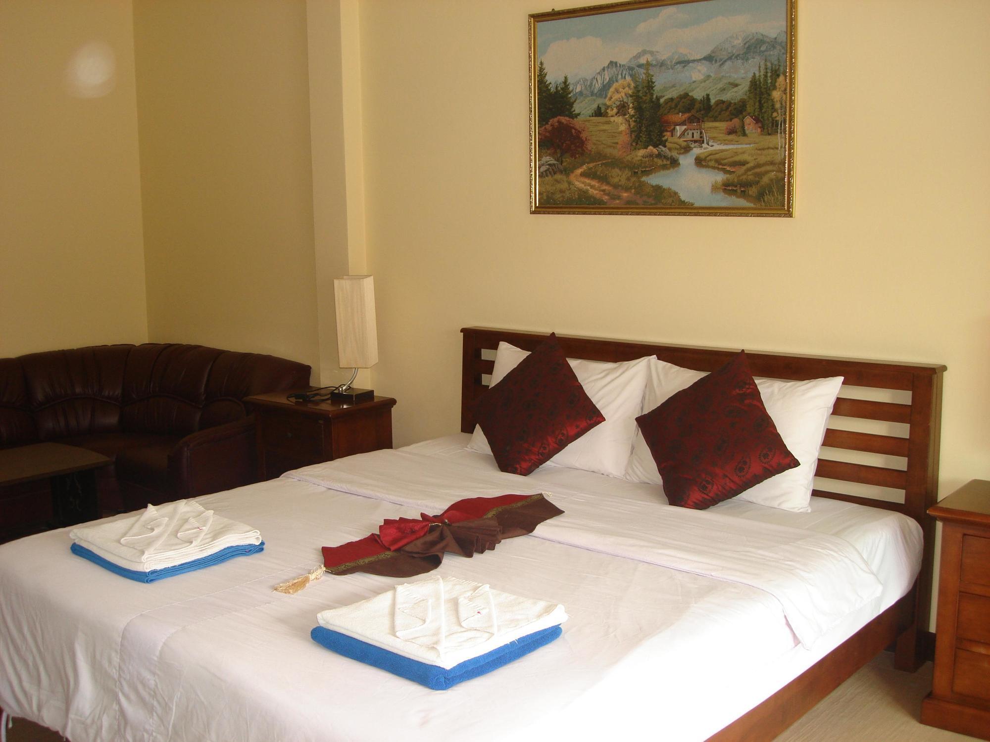 Tropicoza Hostel Patong ภายนอก รูปภาพ
