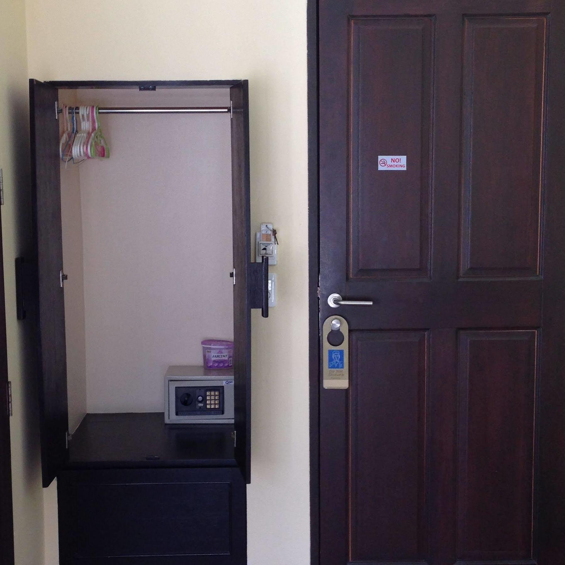 Tropicoza Hostel Patong ภายนอก รูปภาพ