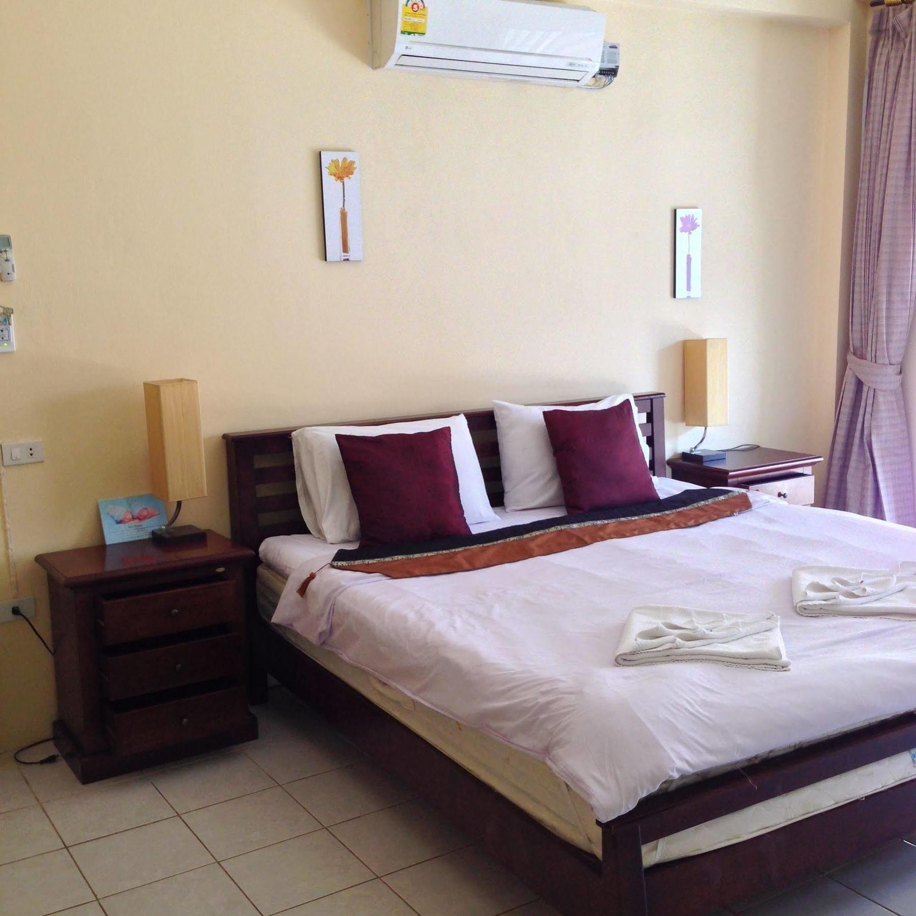 Tropicoza Hostel Patong ภายนอก รูปภาพ