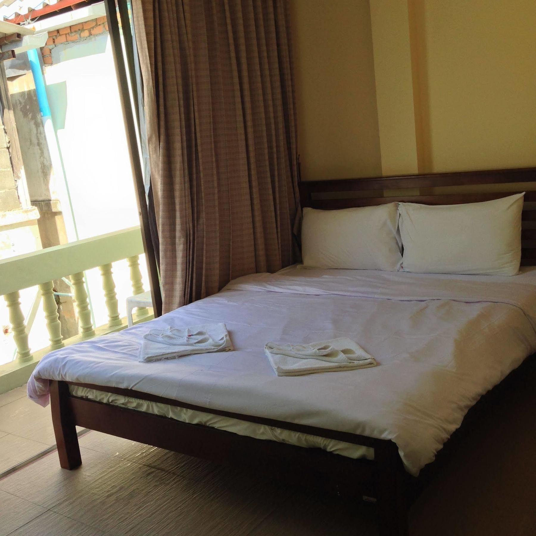 Tropicoza Hostel Patong ภายนอก รูปภาพ
